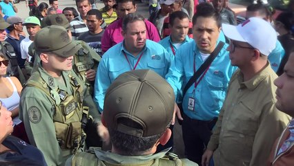 Militares toman mercados de Venezuela en guerra contra precios