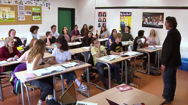 LERAAR KRIJGT KLAPPEN