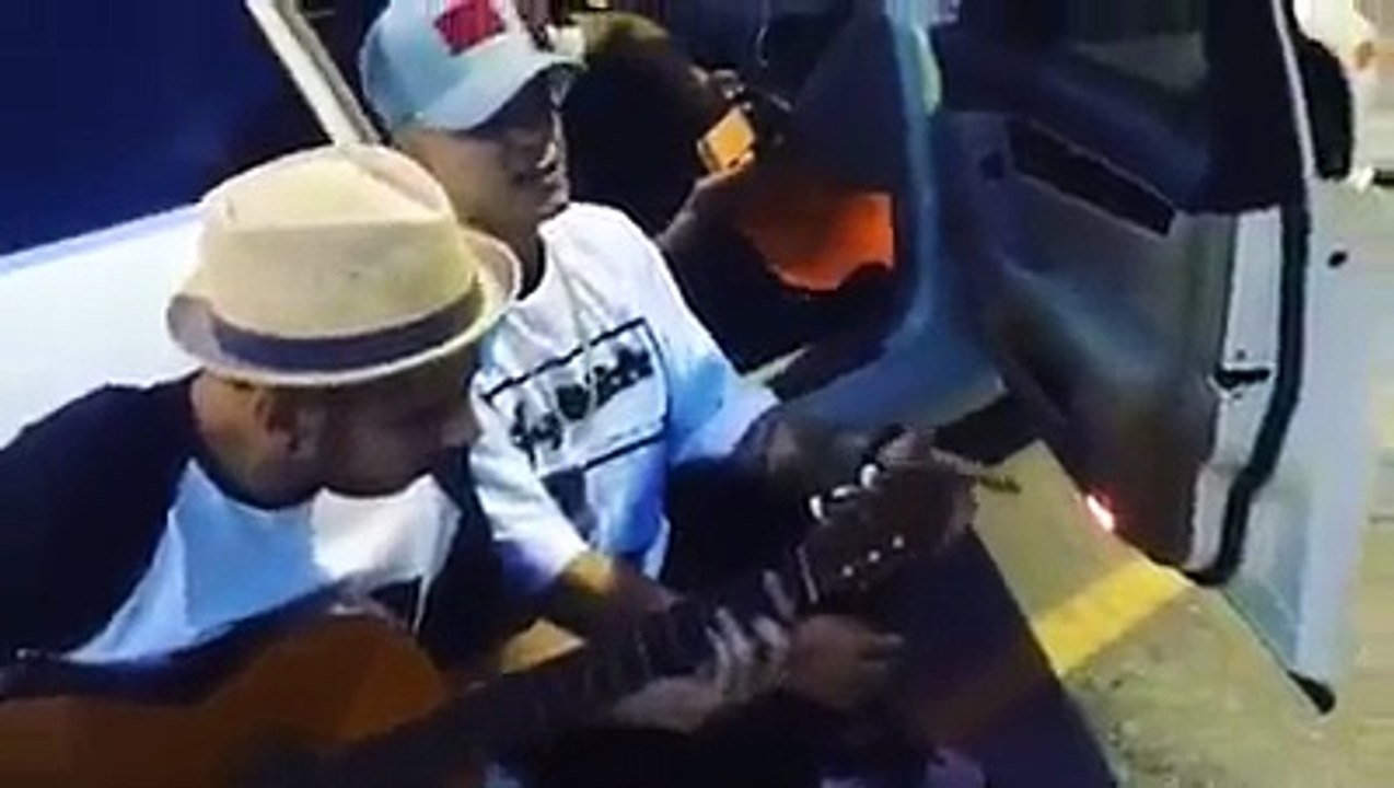 Ojitos en Acústico de Sixto Rein