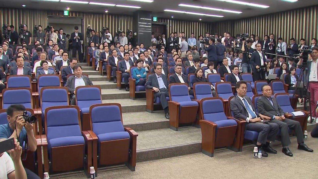 한국당 의총 '쇄신안 격론'...민주당 "국회 정상화 시급" / YTN
