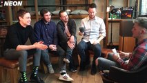 Das war natürlich nicht das Einzige, was die Jungs von Revolverheld uns im Interview erzählt haben. Das ganze Video findet ihr hier: