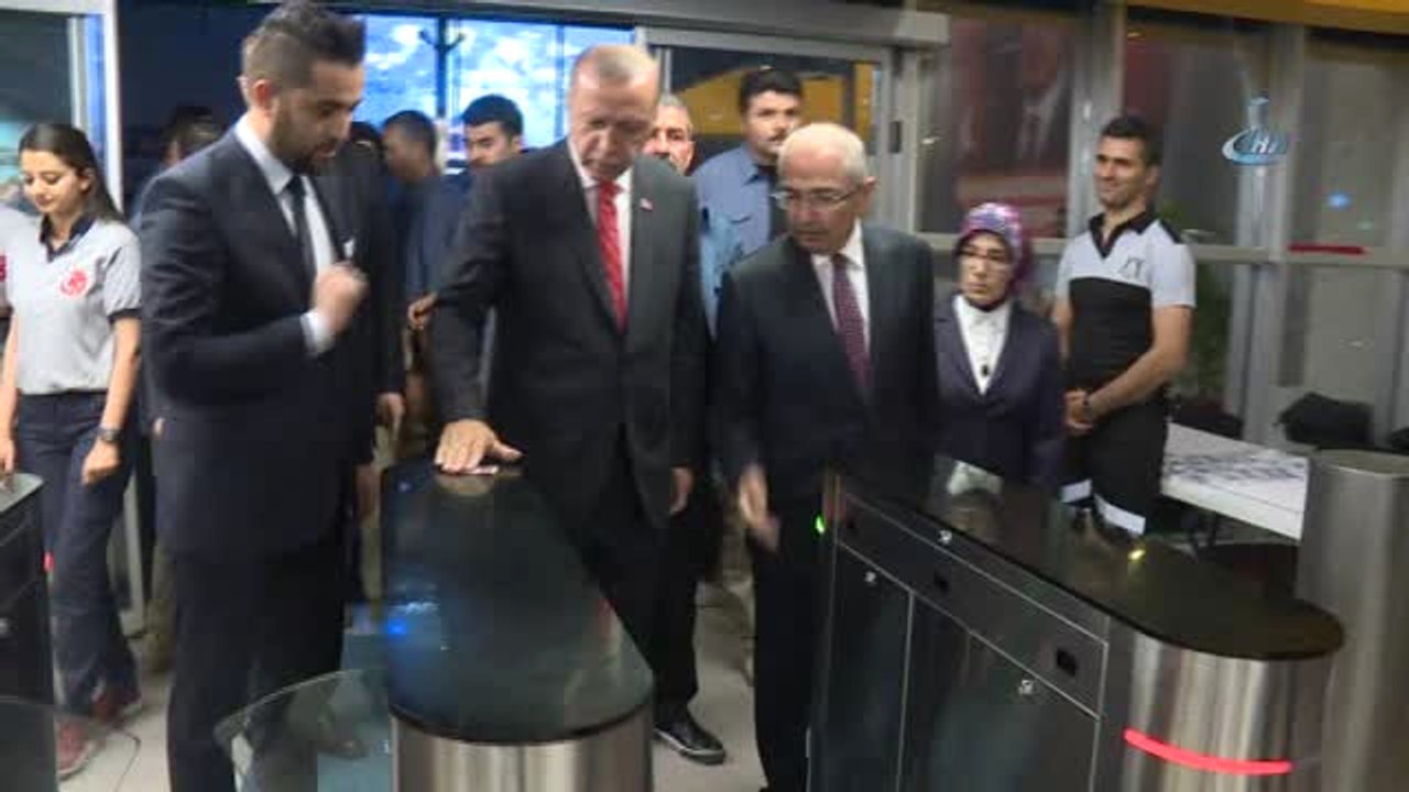 Cumhurbaşkanı Erdoğan, Mardin Gençlik Merkezi'ni Ziyaret Etti