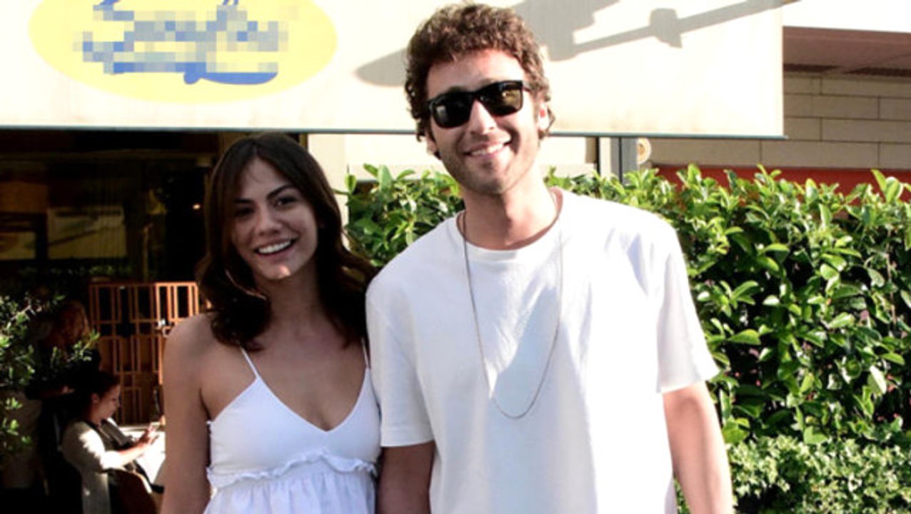 Demet Özdemir ve Seçkin Özdemir İlk Kez El Ele Görüntülendi
