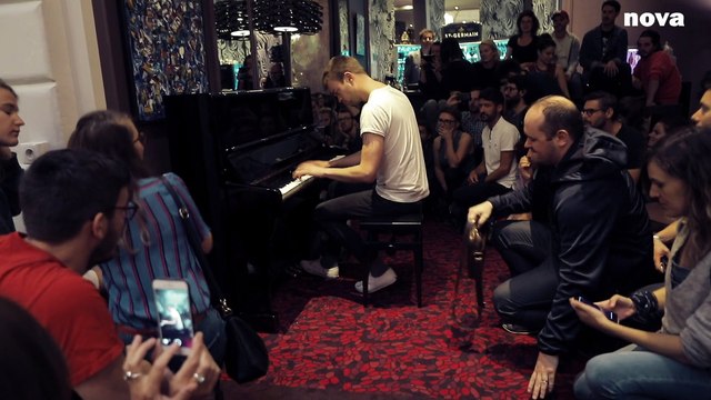 LENPARROT seul au piano | Live Plus Près De Toi