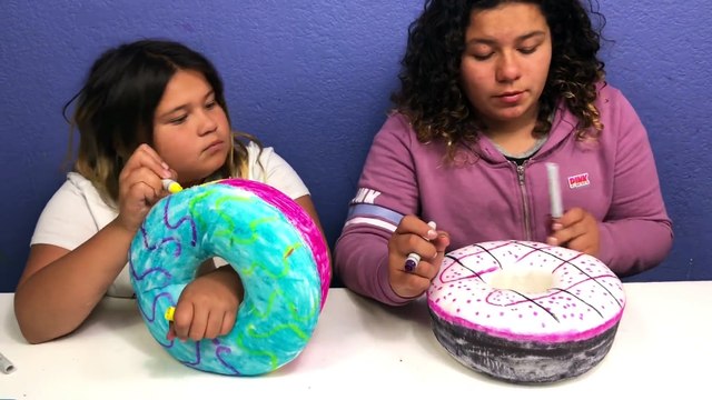 GIANT 3 MARKER SQUISHY CHALLENGE!!! 3 MARKER CHALLENGE WITH GIANT SQUISHIES