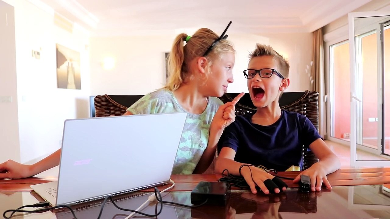 SIS vs BRO TAKE A LIE DETECTOR TEST!!!!