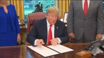 Trump recula y firma una orden que pone fin a la separación de las familias