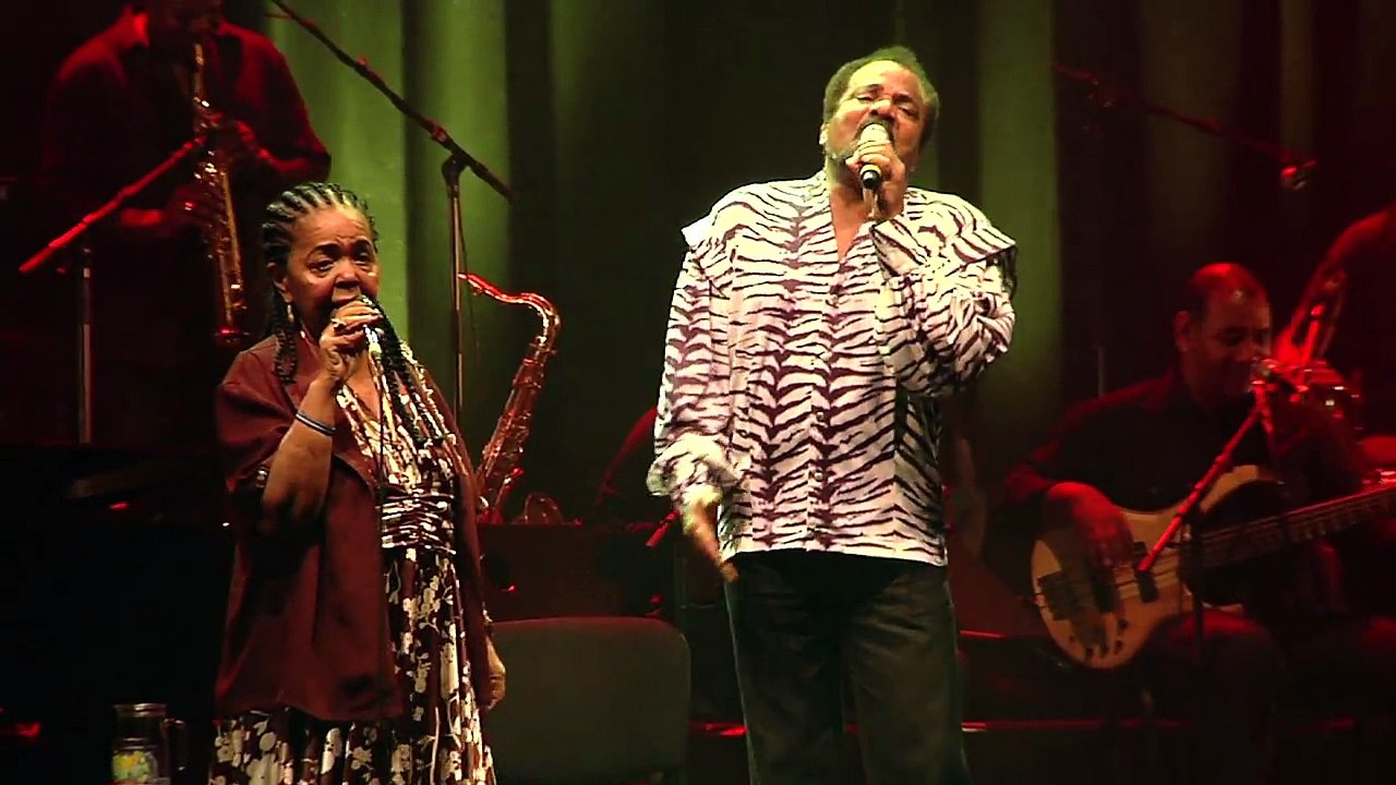 This is an excerpt of the concert given by Cesaria in Lisbon Coliseu, on 8 May 2010. There is a story about this concert...The day before, Cesaria was giving