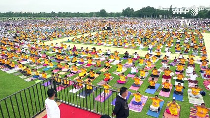 60,000 yoga fans gather in India's Mysore to mark Yoga Day