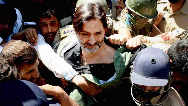 Jammu & Kashmir में बढ़ी सख्ती, Yasin Malik हुआ Arrest | वनइंडिया हिंदी