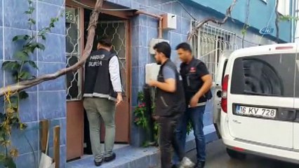 Kiracılarının zehir taciri olduğunu polis baskınında öğrendiler