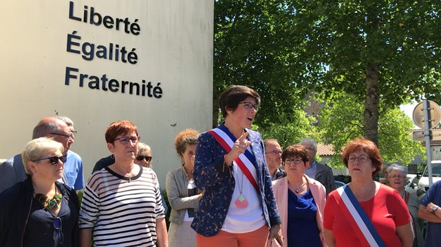 Rassemblement devant la mairie des Sorinieres