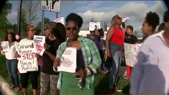 Bahama Breeze Protested After Women Say They Were Racially Profiled