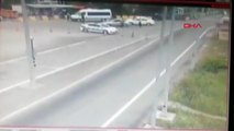 Cezaya sinirlendi, aracını polisin üzerine sürdü