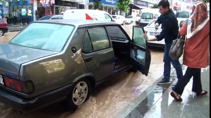 Tokat'ta Sağanak Yağış Hayatı Olumsuz Etkiledi