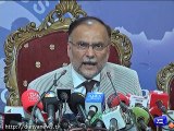 See How Ahsan Iqbal Reacts Over GO NAWAZ GO Slogans