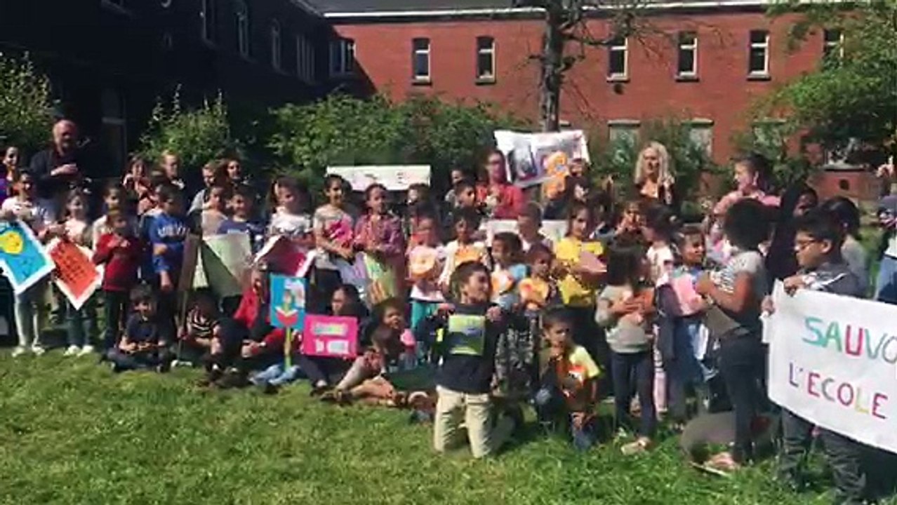 Les enfants du Centre Maximilien Kolbe manifestent contre la fermeture du Centre