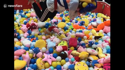 Now children in China can become human claw machines at the local mall