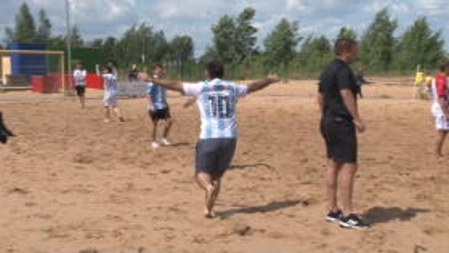 Behind The Scenes - Argentina and Croatia fans battle on the beach