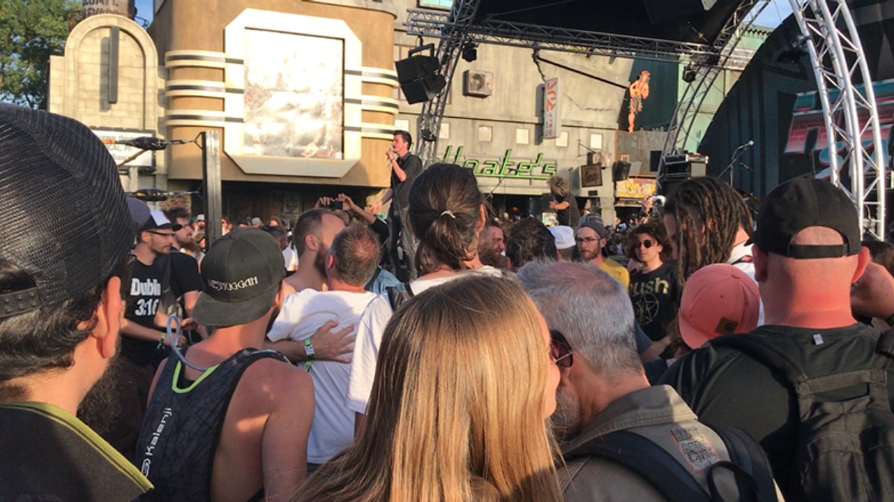Ambiance au Hellgate la veille du démarrage du Hellfest à Clisson