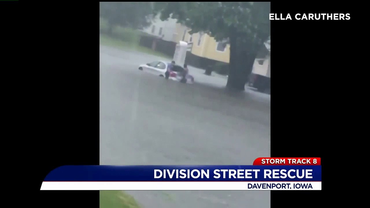 Good Samaritan Helps Elderly Man Stuck in Flash Flood