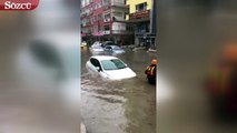 Başkent'te sağanak yağış sele neden oldu