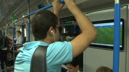 En coulisses - À Moscou, on regarde le foot dans le métro