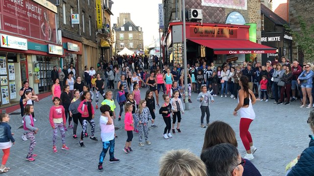 Fête de la musique à Flers. Chorégraphies rythmées de Vit’O Gym