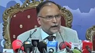 People chant Go Nawaz Go during Ahsan Iqbal media talk