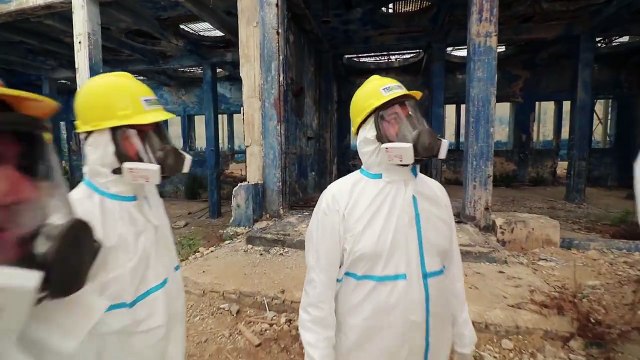 Bari: dopo decine di morti, distrutto il palazzo cancerogeno della Fibronit. Sindaco commosso: la città ha vinto