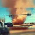 Une tornade de poussière incroyable filmée en Arizona...