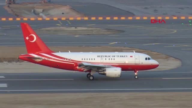 İstanbulcumhurbaşkanı Erdoğan'ın Uçağı 3. Havalimanına İndi