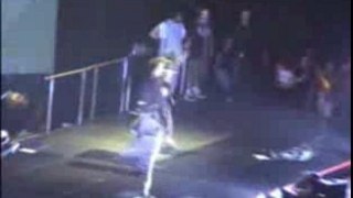 Korn - Bottled Up Inside (live à Bercy, Paris - 2002)