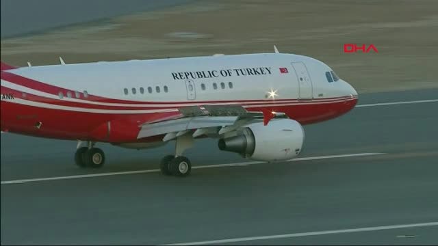 İstanbul Cumhurbaşkanı Erdoğan'ın Uçağı 3. Havalimanına İndi
