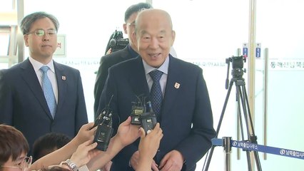 잠시후 금강산서 이산상봉 회담...우리 측 대표단 출발 / YTN