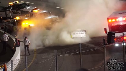 NASCAR a sorti son fils de la voiture de pompiers au moment de l'arrivée
