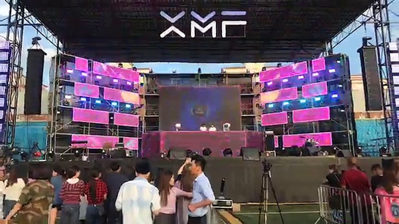 Өнөөдөр XMF Music Festival-ийн тайзнаа.   Ука, Тайваний DJ Royal, A sound, Маралжингоо, Хишигдалай, Наагий, 3 охин, Compass, Намуунаа (Kiwi), Oneway, X Vit,