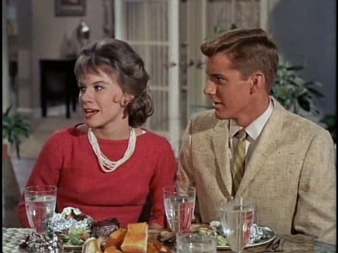 HAZEL · S02 E09 · License to Wed