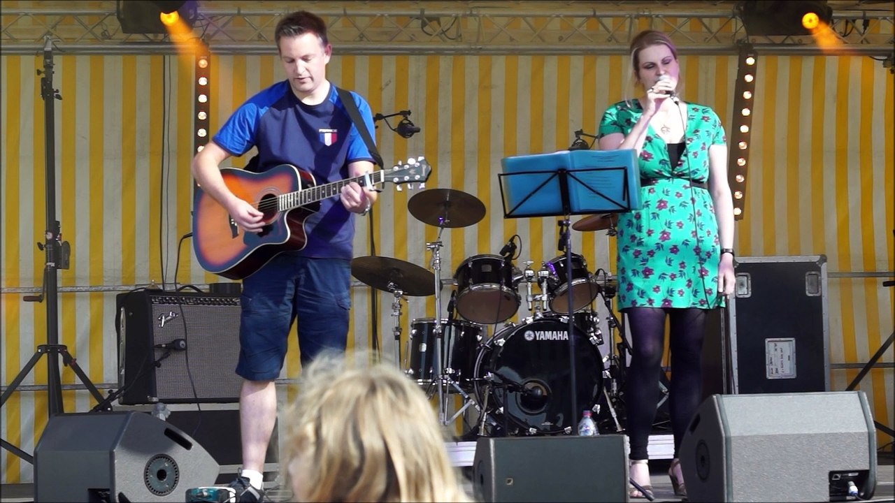 Bluebird - Intro de "Ridiculous thoughts" + "Analyse" - The Cranberries