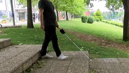 Görme engelliler için konuşan baston geliştirdi
