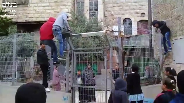 Military closed main entrance to two Hebron neighborhoods for six days