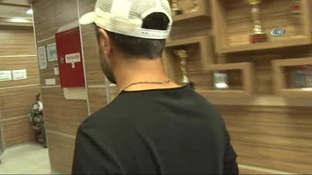 Ünlü Sanatçı Yalın'dan Oy Kullanmak İstemeyenlere İlginç Tepki: Oy Vermeyeni Kabul Etmiyoruz