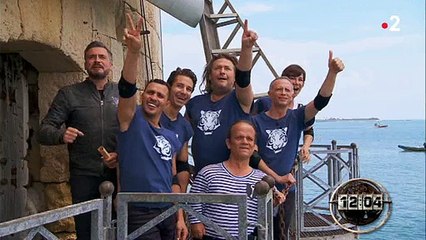 Video herunterladen: Regardez la première apparition de Vincent Lagaf' dans Fort Boyard à bord d'un flyboard - Regardez