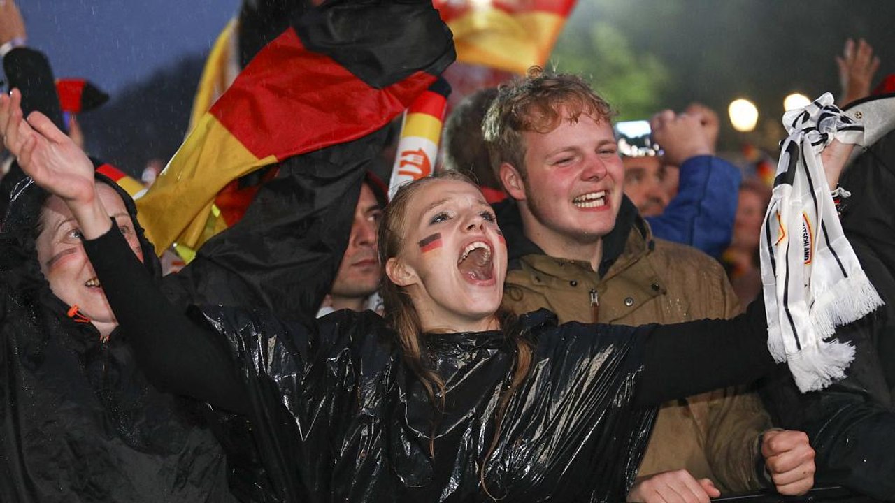 Nach 2:1 gegen Schweden: Freude bei deutschen Fans