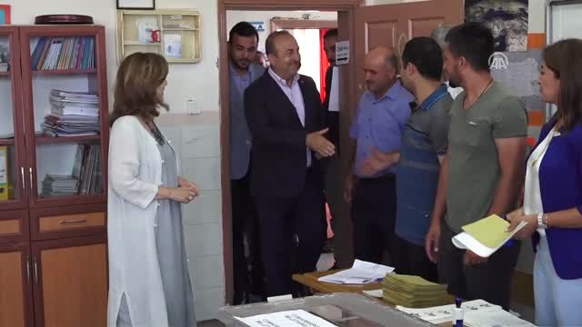 Türkiye Sandık Başında - Dışişleri Bakanı Çavuşoğlu Oyunu Kullandı
