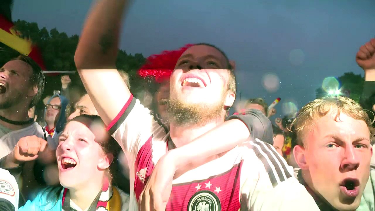 2:1 gegen Schweden: Späte Erlösung auf der Fanmeile