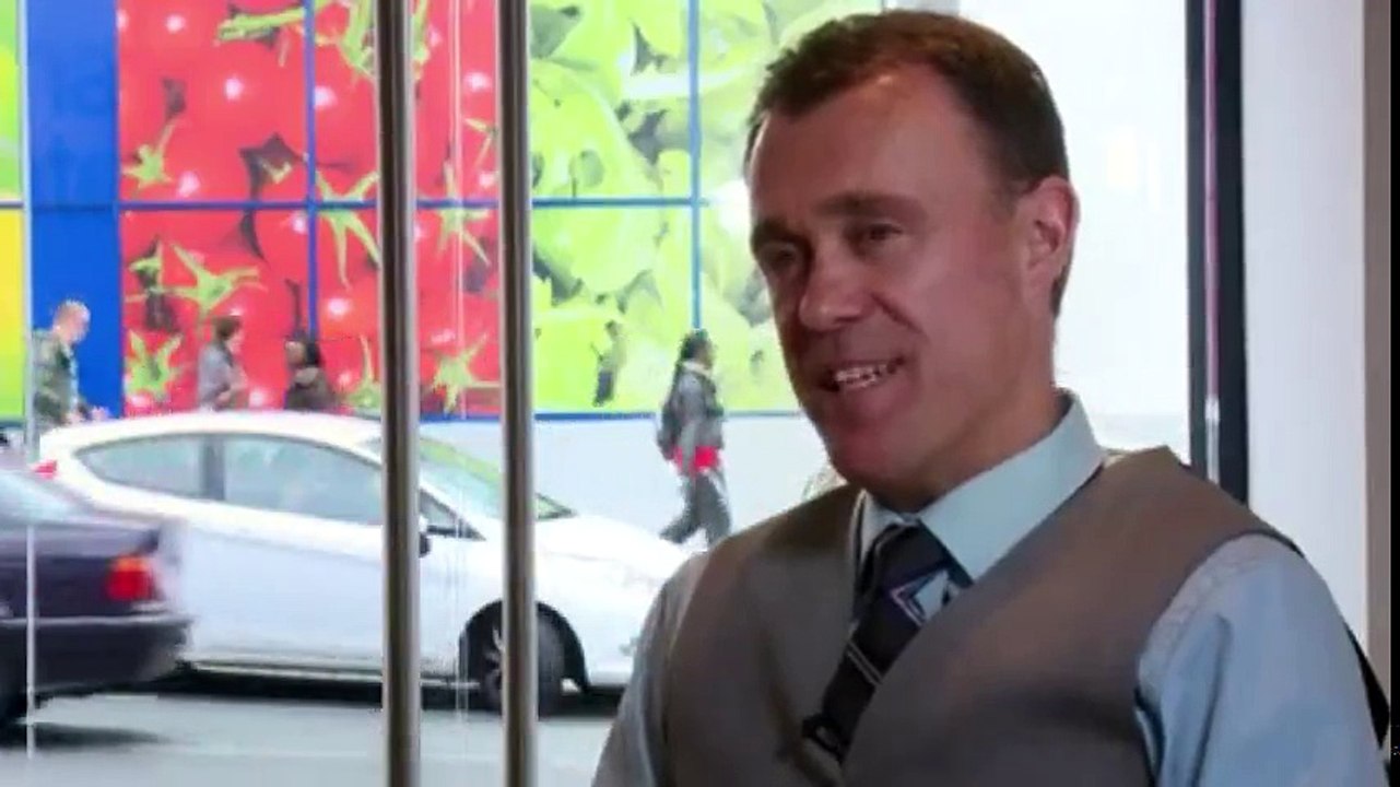 Under Offer Estate Agents On The Job S01  E02 E 2   Part 03