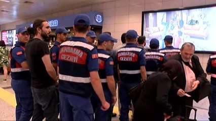 Yurt Dışı Seçmen Kütüğüne Kayıtlı Mahkumlar Atatürk Havalimanı'nda Oy Kullandı