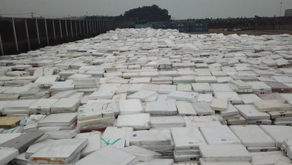 [단독] 몰래 야적한 라돈 침대 결국 옮긴다 / YTN