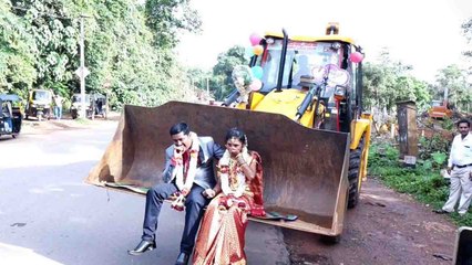 Bizarre: JCB Machine पर हुई दुल्हन की विदाई,  Viral video | वनइंडिया हिंदी